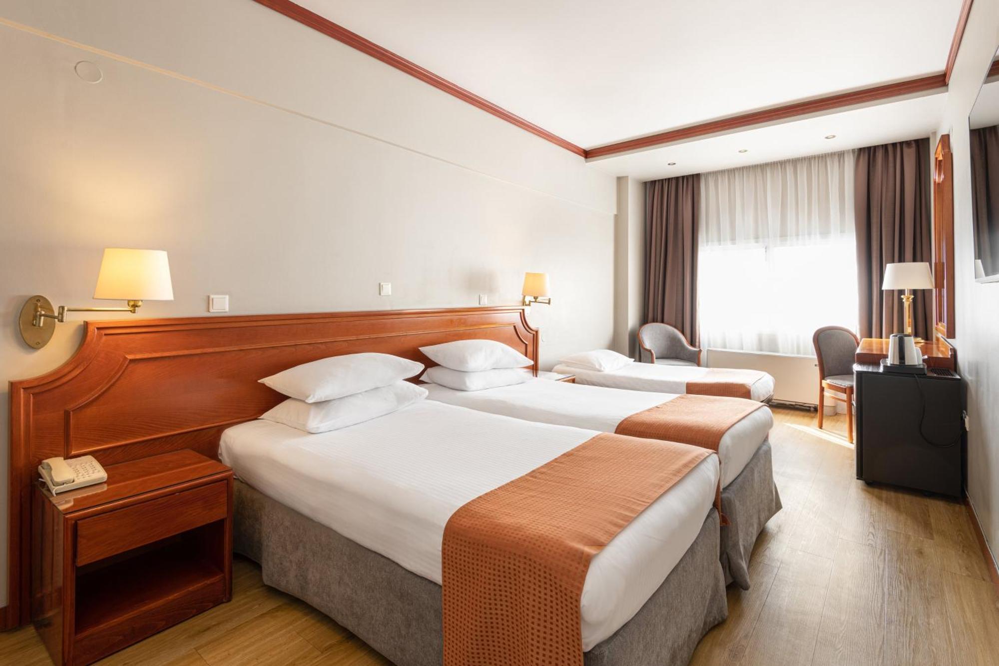 By Ihg Salonic