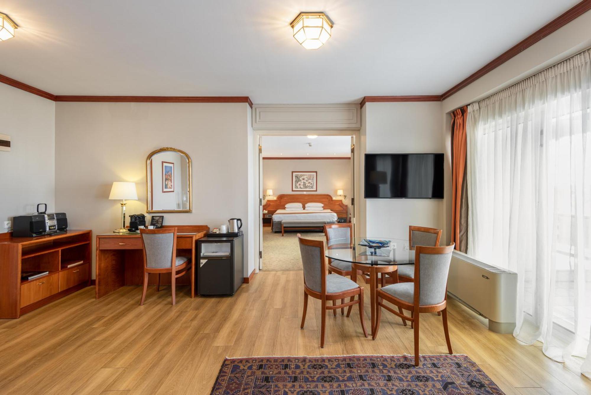 By Ihg Салоники
